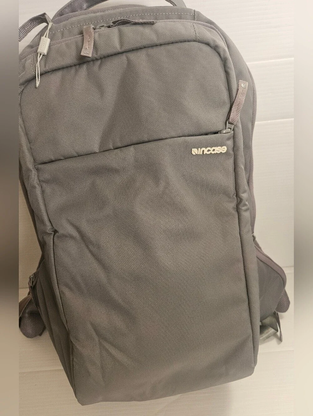 Incase ICON Backpack – Large Tech Backpack Laptop Tablet Phone pockets Gray
